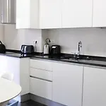 Apartment Near Marques Pombal Square Lisbon